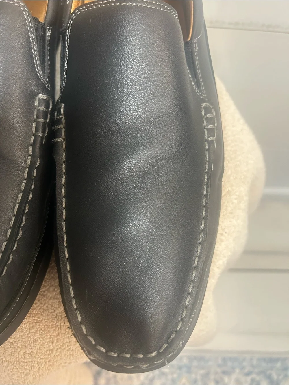 Vionic Preston  men’s leather loafers. Moccasin stitching. Size 13 nice shoes